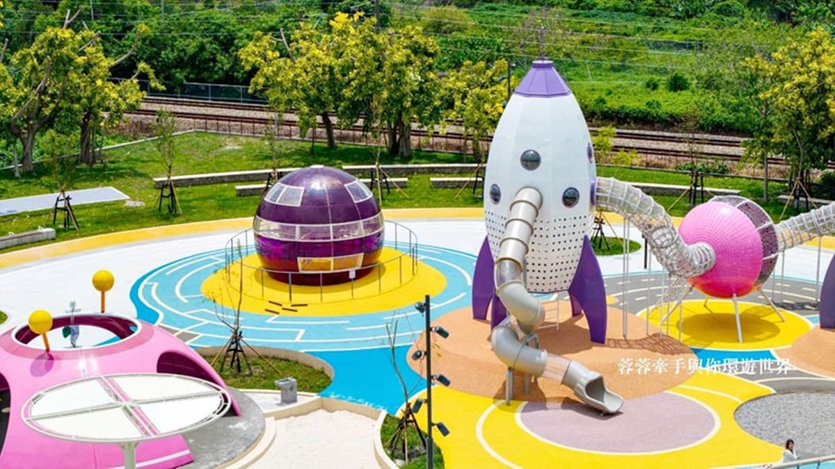 全新「太空主題公園」免費玩!2層樓火箭滑梯、飛碟星球太狂,4500坪超放電 全新「太空主題公園」免費玩!2層樓火箭滑梯、飛碟星球太狂,4500坪超放電