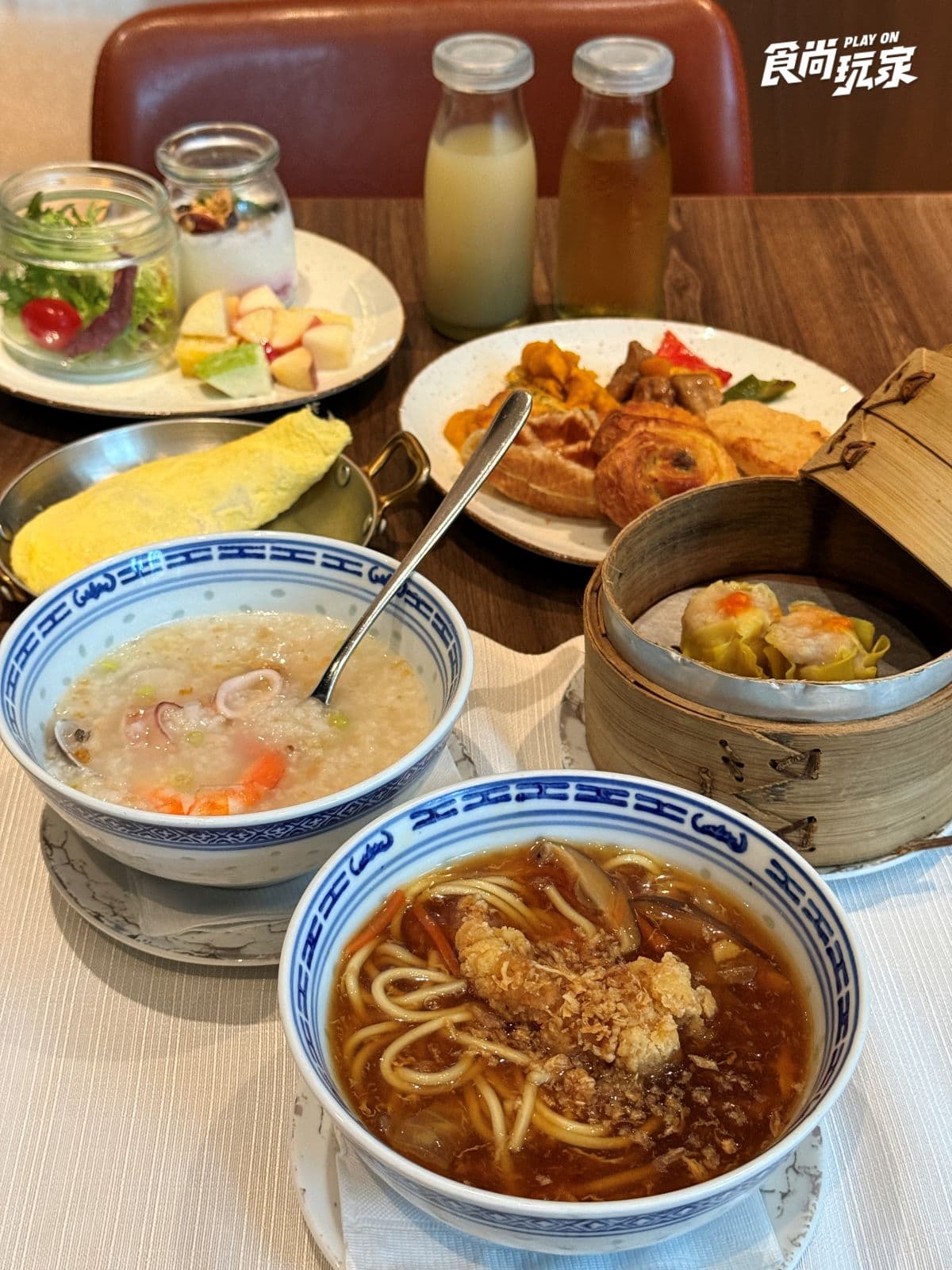 週週免費抽演唱會門票!高雄洲際酒店開箱:入住港灣海景房、美拍藍洞泳池 週週免費抽演唱會門票!高雄洲際酒店開箱:入住港灣海景房、美拍藍洞泳池