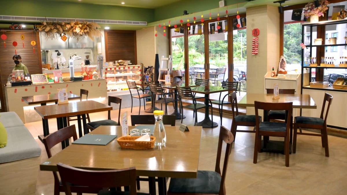 點餐免費打高爾夫!內湖咖啡廳藏「破千坪」高爾夫球場,點一份餐送30球 點餐免費打高爾夫!內湖咖啡廳藏「破千坪」高爾夫球場,點一份餐送30球