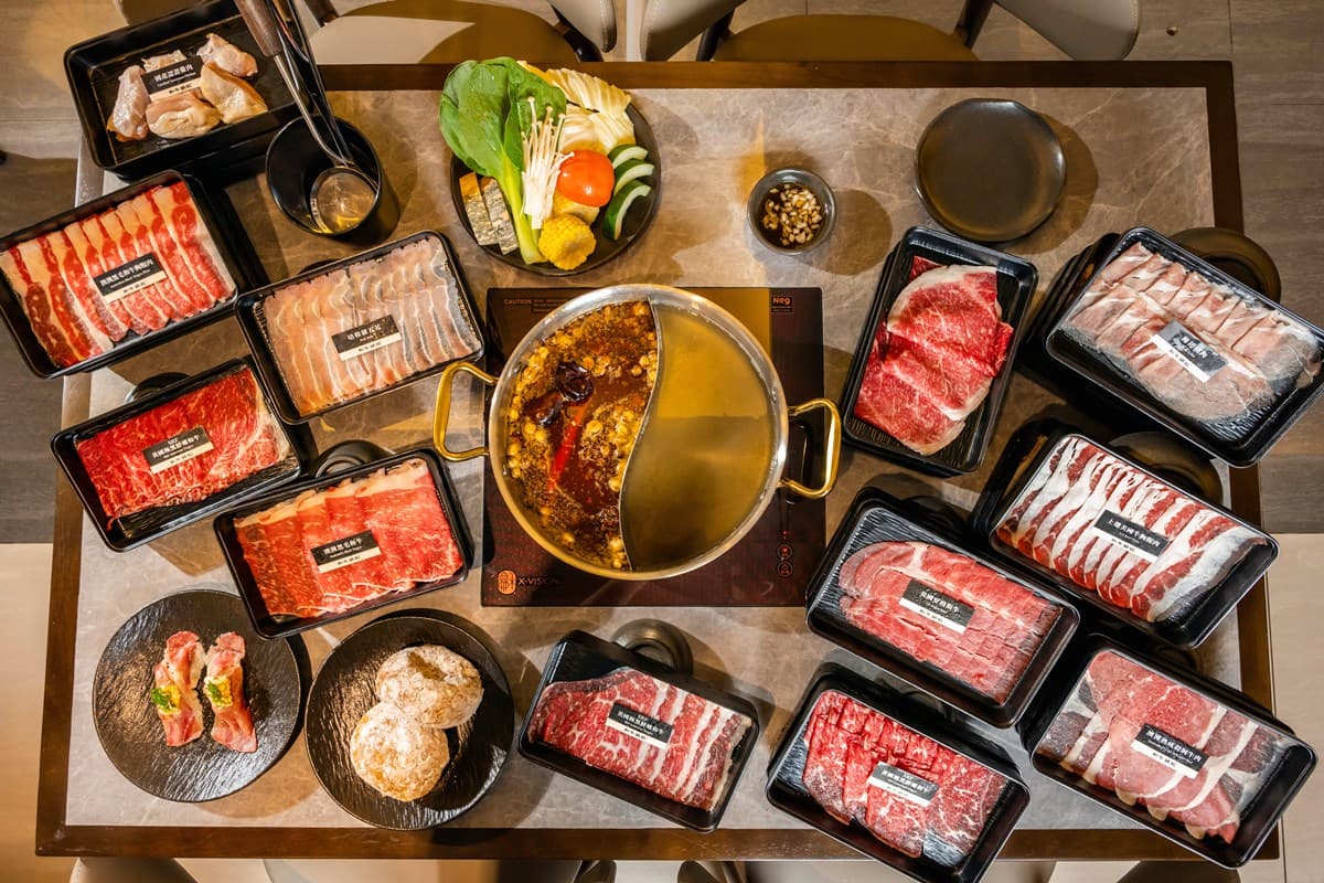 路易莎第1間「火鍋吃到飽」來了!520元暢吃現切肉品、百款自助吧、波士頓派 路易莎第1間「火鍋吃到飽」來了!520元暢吃現切肉品、百款自助吧、波士頓派