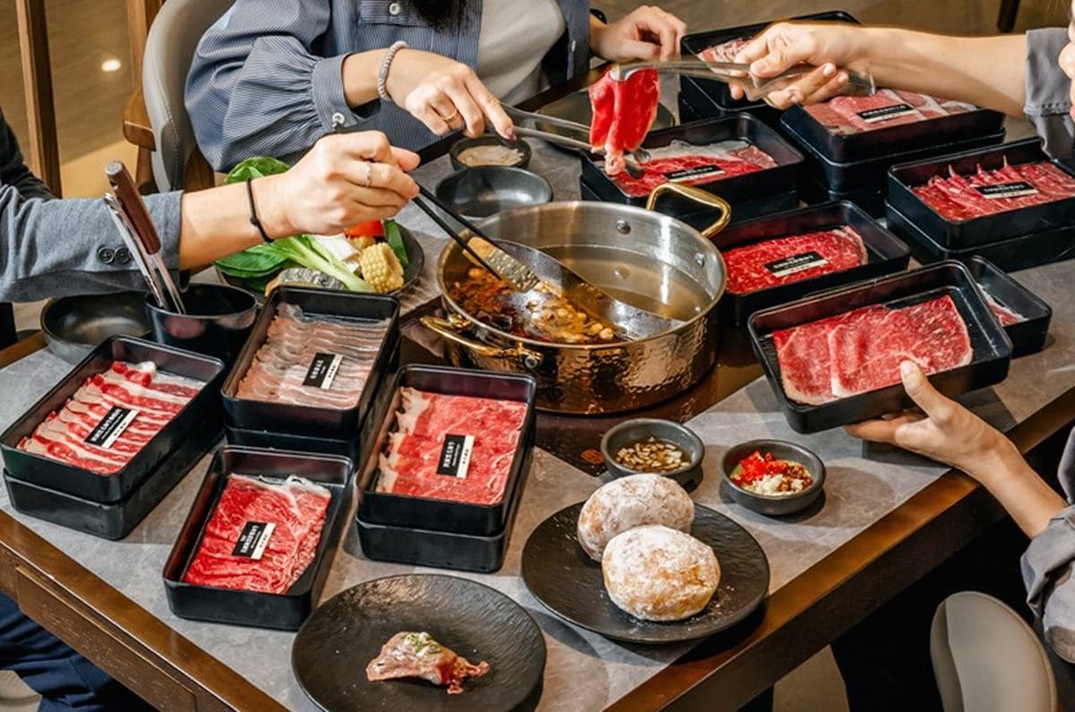 路易莎第1間「火鍋吃到飽」來了!520元暢吃現切肉品、百款自助吧、波士頓派 路易莎第1間「火鍋吃到飽」來了!520元暢吃現切肉品、百款自助吧、波士頓派
