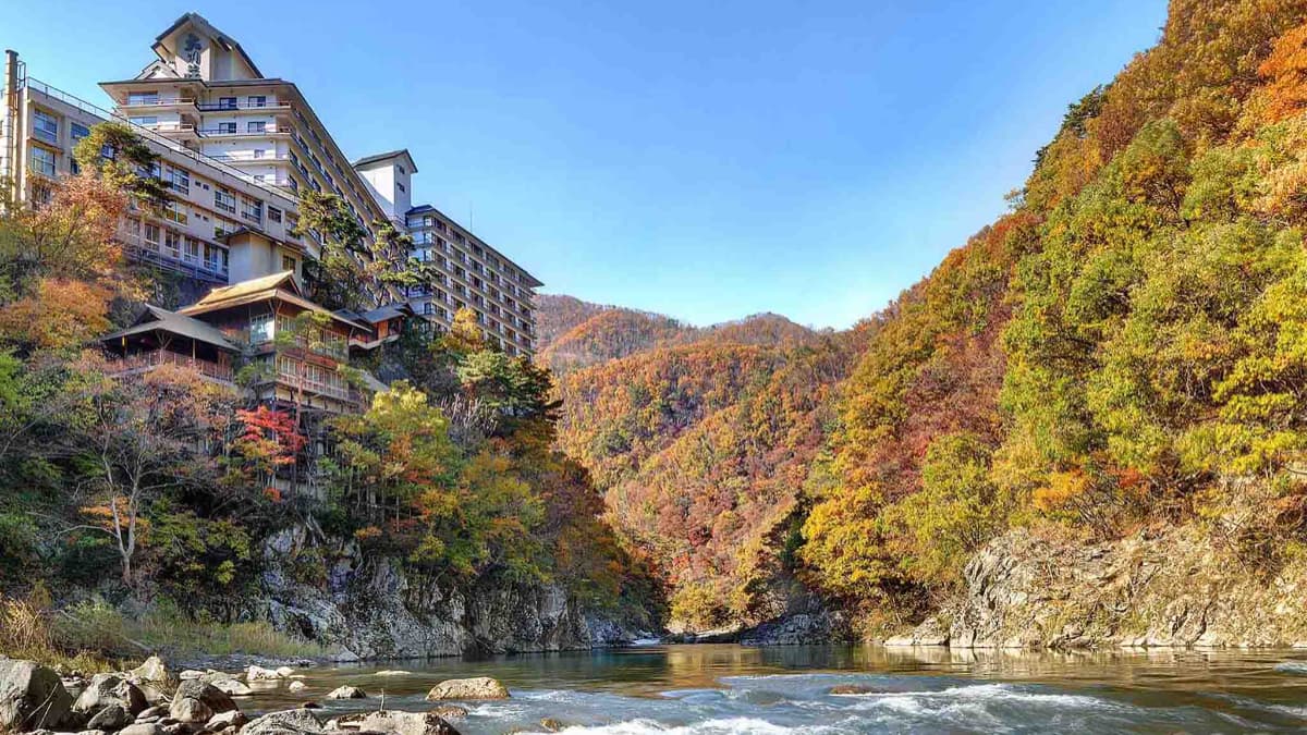 日本5大動漫聖地巡禮!朝聖鬼滅無限城、咒術澀谷事變、芙莉蓮藍色粉蝶花海 日本5大動漫聖地巡禮!朝聖鬼滅無限城、咒術澀谷事變、芙莉蓮藍色粉蝶花海
