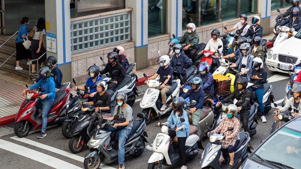 免費iPhone、機車等你拿!機車族「零違規」就能抽獎,條件報名方式一次看
