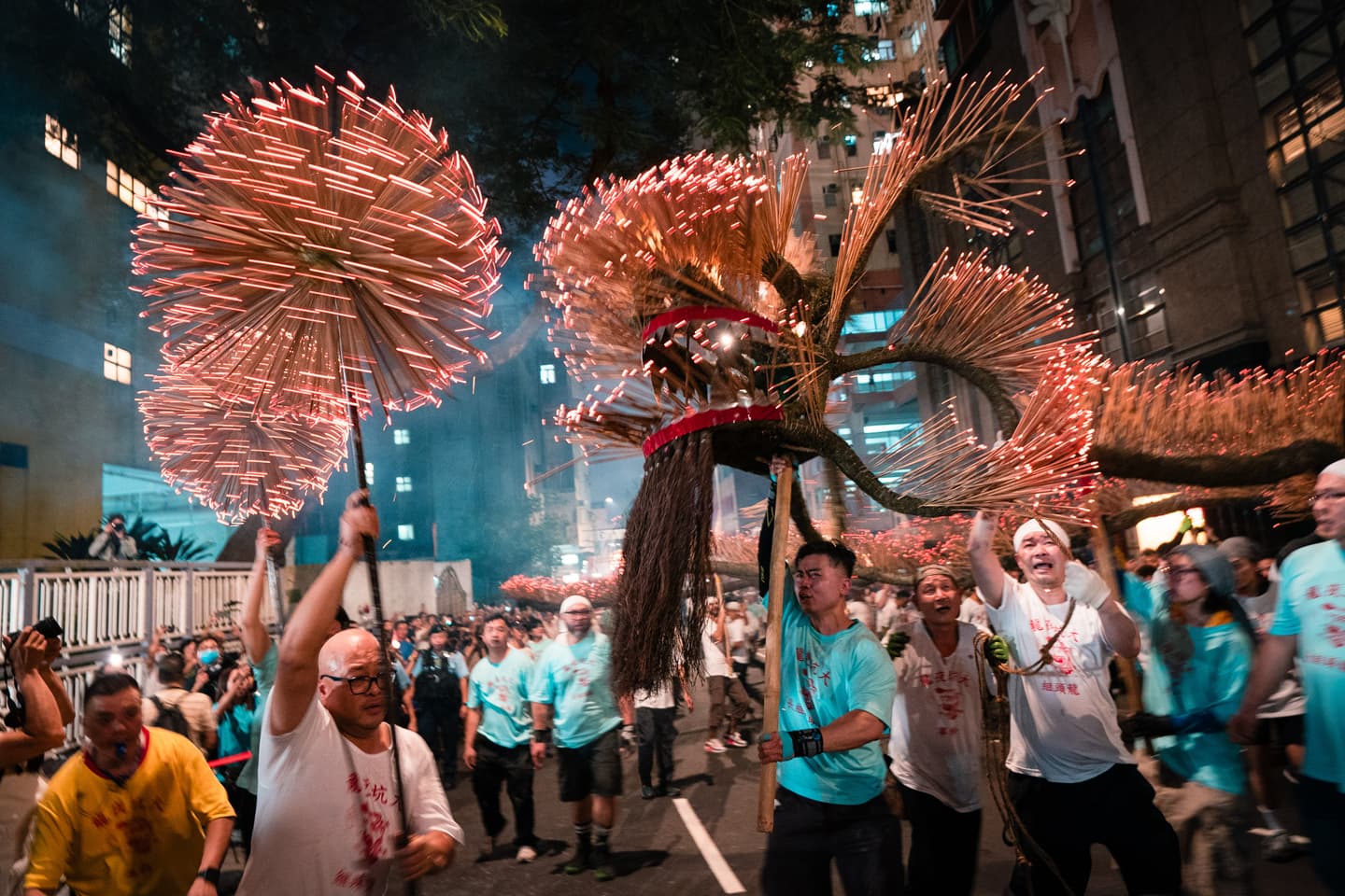 中秋連假衝香港!巨型月亮、萬根線香「舞火龍」必拍,3千盞特色花燈免費看 中秋連假衝香港!巨型月亮、萬根線香「舞火龍」必拍,3千盞特色花燈免費看