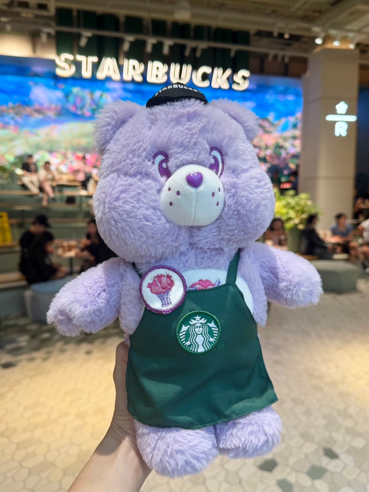 星巴克首聯名Care Bears萌翻!綠圍裙小熊、變色杯、盲盒吊飾20款必收 星巴克首聯名Care Bears萌翻!綠圍裙小熊、變色杯、盲盒吊飾20款必收