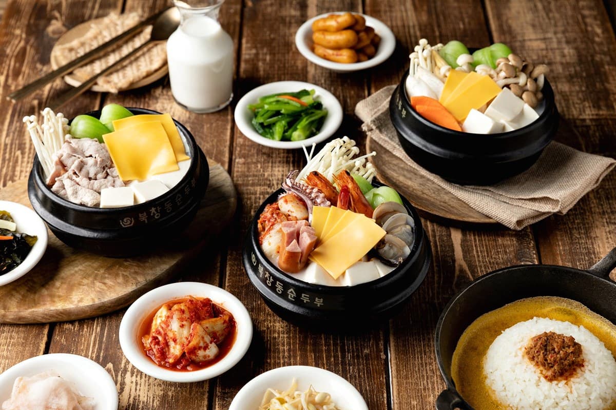 298元起吃到飽!超佛「韓式豆腐鍋」6款小菜、飲料無限暢飲,免費送炸海鮮 298元起吃到飽!超佛「韓式豆腐鍋」6款小菜、飲料無限暢飲,免費送炸海鮮