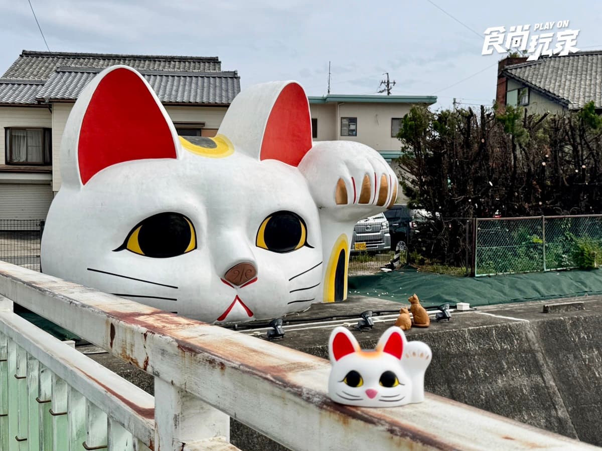 日本巨大招財貓變紅了!常滑喵20週年xHello Kitty,超狂炸蝦、貓咪小鎮一日玩 日本巨大招財貓變紅了!常滑喵20週年xHello Kitty,超狂炸蝦、貓咪小鎮一日玩