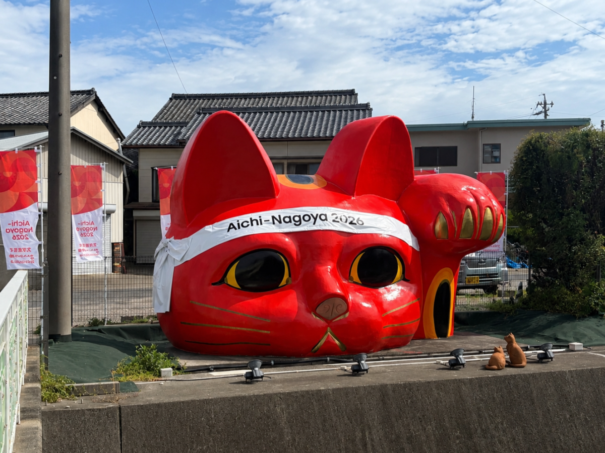 日本巨大招財貓變紅了!常滑喵20週年xHello Kitty,超狂炸蝦、貓咪小鎮一日玩 日本巨大招財貓變紅了!常滑喵20週年xHello Kitty,超狂炸蝦、貓咪小鎮一日玩