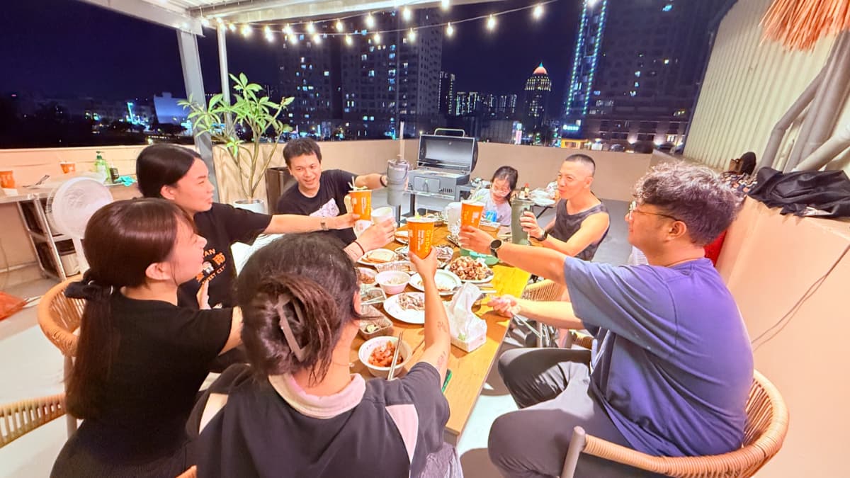 海島風包棟民宿開箱!安平河景第一排烤肉、KTV、打撞球,順吃牛肉湯、蝦捲 海島風包棟民宿開箱!安平河景第一排烤肉、KTV、打撞球,順吃牛肉湯、蝦捲
