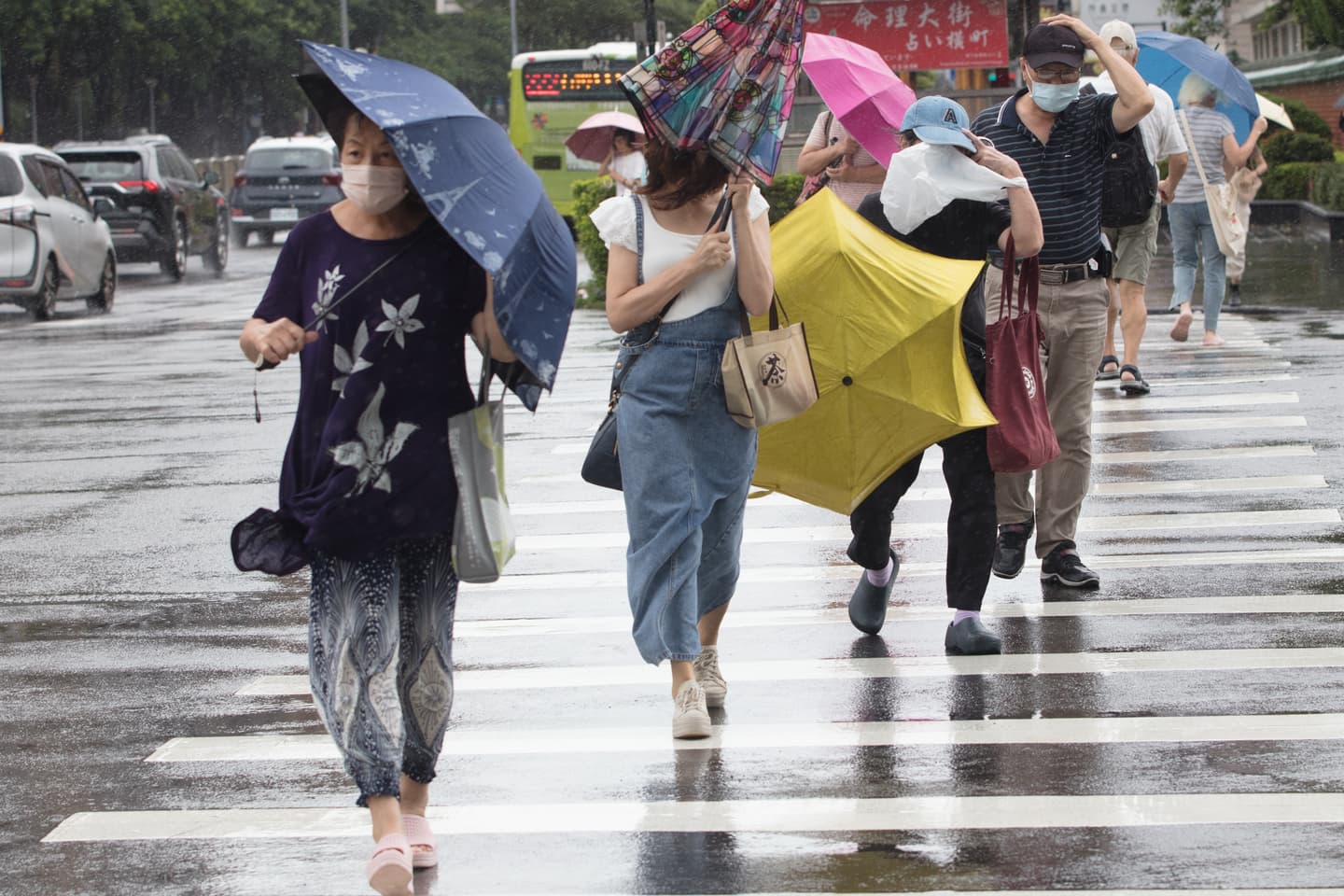 今明陽光露臉把握好天氣!專家示警「這時」變天降雨,週末恐又有颱風 今明陽光露臉把握好天氣!專家示警「這時」變天降雨,週末恐又有颱風