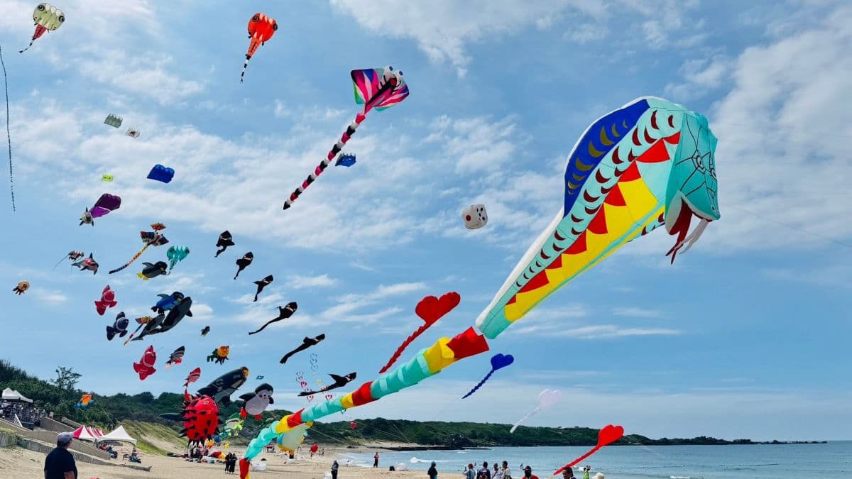 今年是恐龍主題!「北海岸國際風箏節」9月回歸,風箏DIY、搭接駁車都免費 今年是恐龍主題!「北海岸國際風箏節」9月回歸,風箏DIY、搭接駁車都免費
