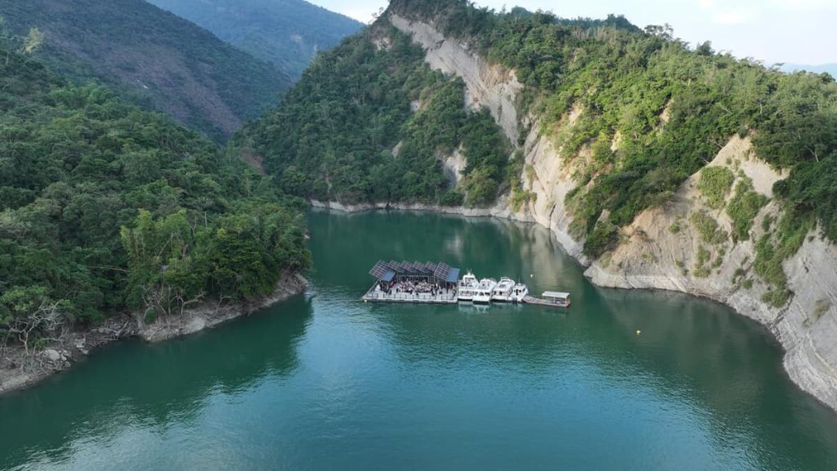 在水庫聽音樂會!指定旅宿半價優惠,聽十鼓、追黑鳶、搭遊艇遊山豬島、秘境峽谷 在水庫聽音樂會!指定旅宿半價優惠,聽十鼓、追黑鳶、搭遊艇遊山豬島、秘境峽谷
