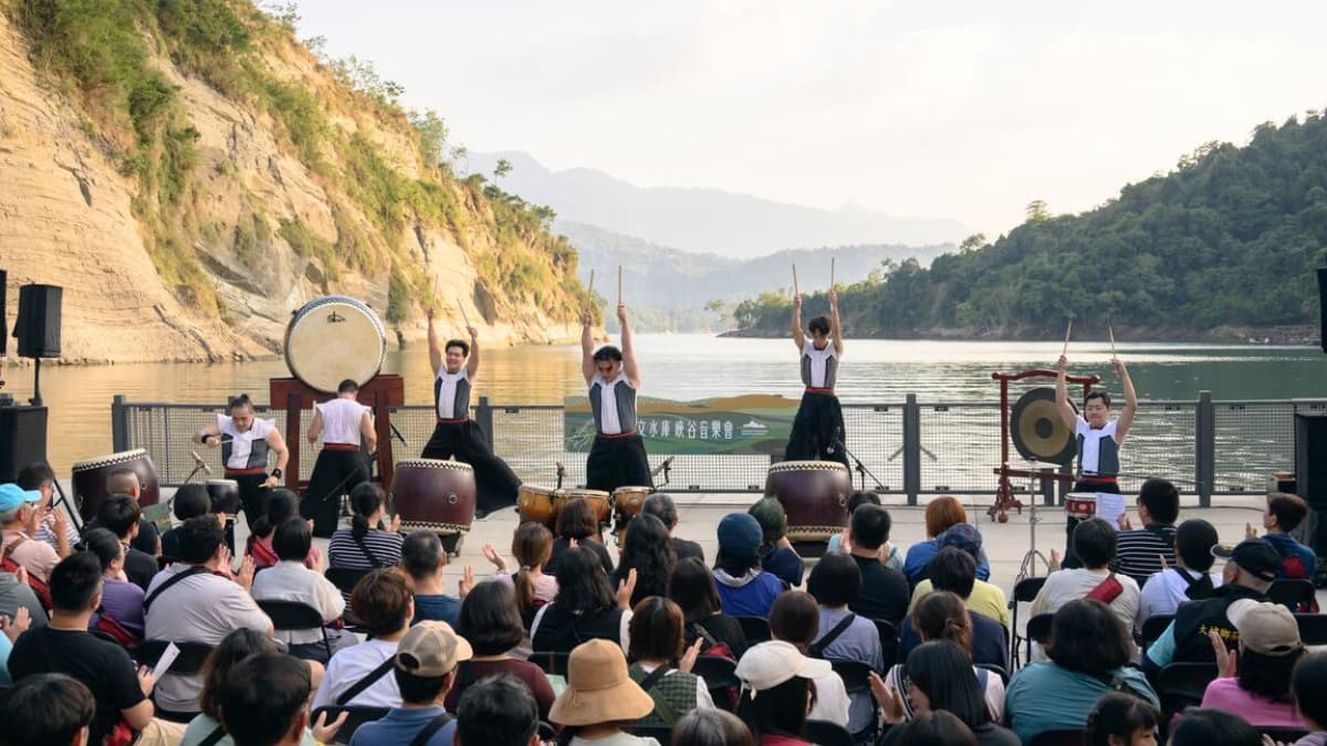 在水庫聽音樂會!指定旅宿半價優惠,聽十鼓、追黑鳶、搭遊艇遊山豬島、秘境峽谷 在水庫聽音樂會!指定旅宿半價優惠,聽十鼓、追黑鳶、搭遊艇遊山豬島、秘境峽谷