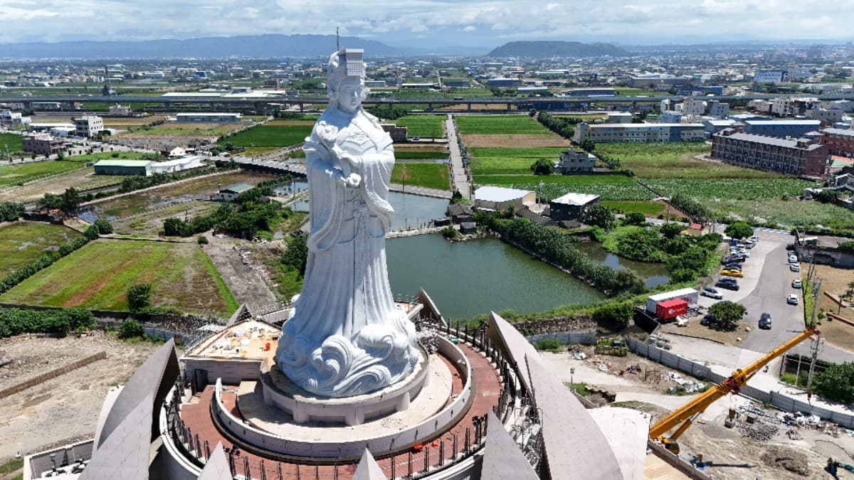 全台最高媽祖完工!53.6公尺大安港媽祖亮相,台中海線景點、嗨安祭一次玩 全台最高媽祖完工!53.6公尺大安港媽祖亮相,台中海線景點、嗨安祭一次玩