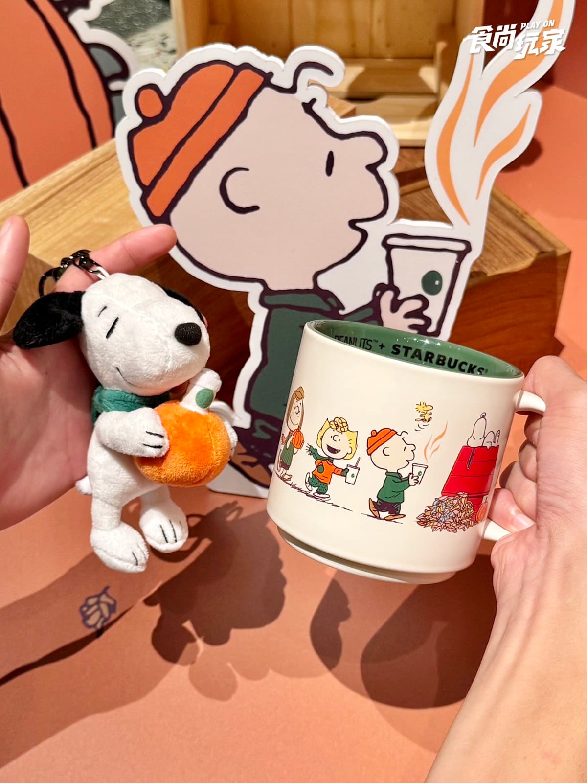 「星巴克x史努比」台灣等到了!Snoopy南瓜帽玻璃杯、綠圍裙玩偶9大品項、價格 「星巴克x史努比」台灣等到了!Snoopy南瓜帽玻璃杯、綠圍裙玩偶9大品項、價格