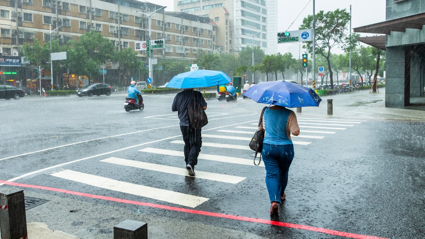 杜鵑颱風將生成「最新路徑預估大迴轉」!週末大台北轉雨,加碼中秋連假天氣