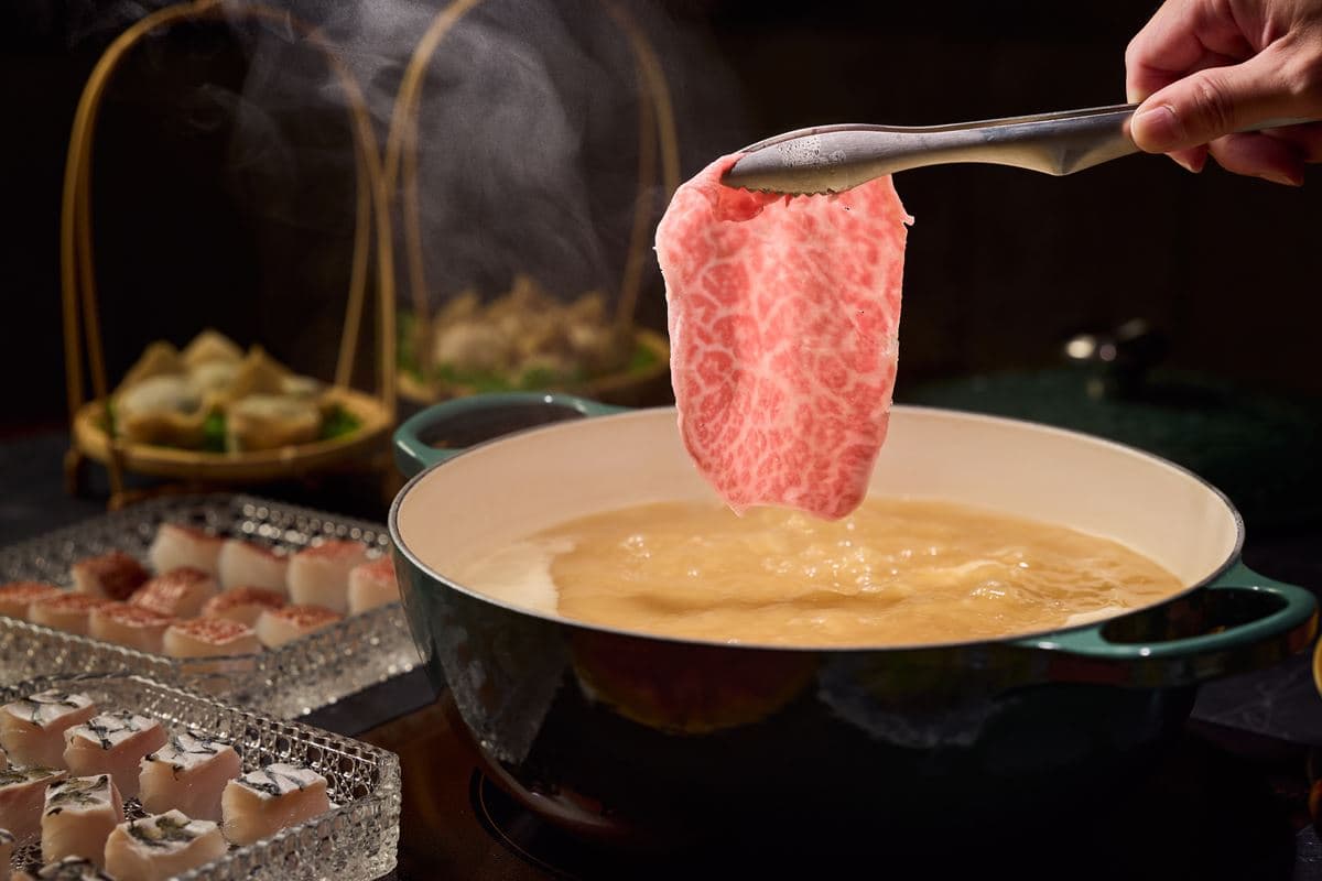 台北全新「花膠雞湯海鮮火鍋」!爽嗑日本A5和牛,加碼築間鍋物「買一送一」 台北全新「花膠雞湯海鮮火鍋」!爽嗑日本A5和牛,加碼築間鍋物「買一送一」