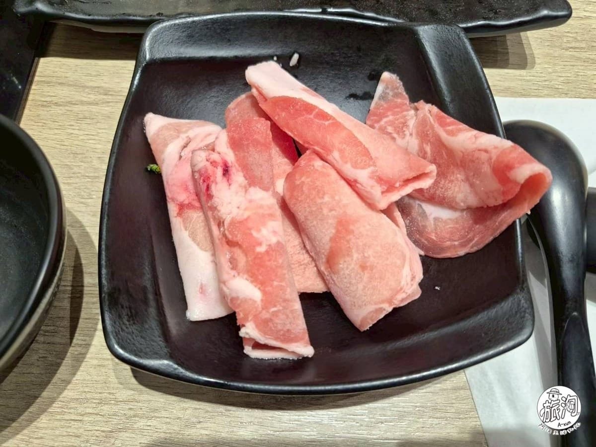 被火鍋耽誤的臭豆腐店!140元起平價小火鍋,必嗑蛤蜊絲瓜鍋、飲料免費暢飲 被火鍋耽誤的臭豆腐店!140元起平價小火鍋,必嗑蛤蜊絲瓜鍋、飲料免費暢飲