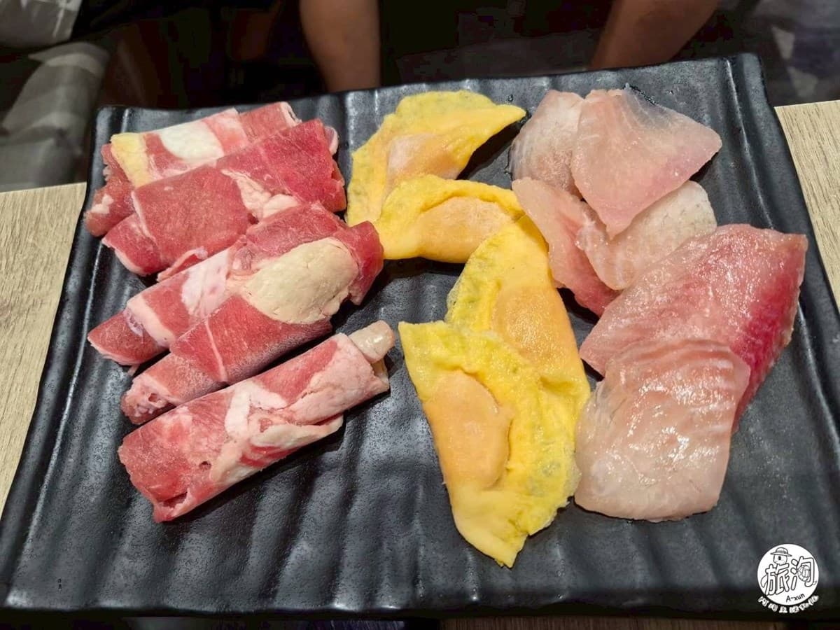 被火鍋耽誤的臭豆腐店!140元起平價小火鍋,必嗑蛤蜊絲瓜鍋、飲料免費暢飲 被火鍋耽誤的臭豆腐店!140元起平價小火鍋,必嗑蛤蜊絲瓜鍋、飲料免費暢飲