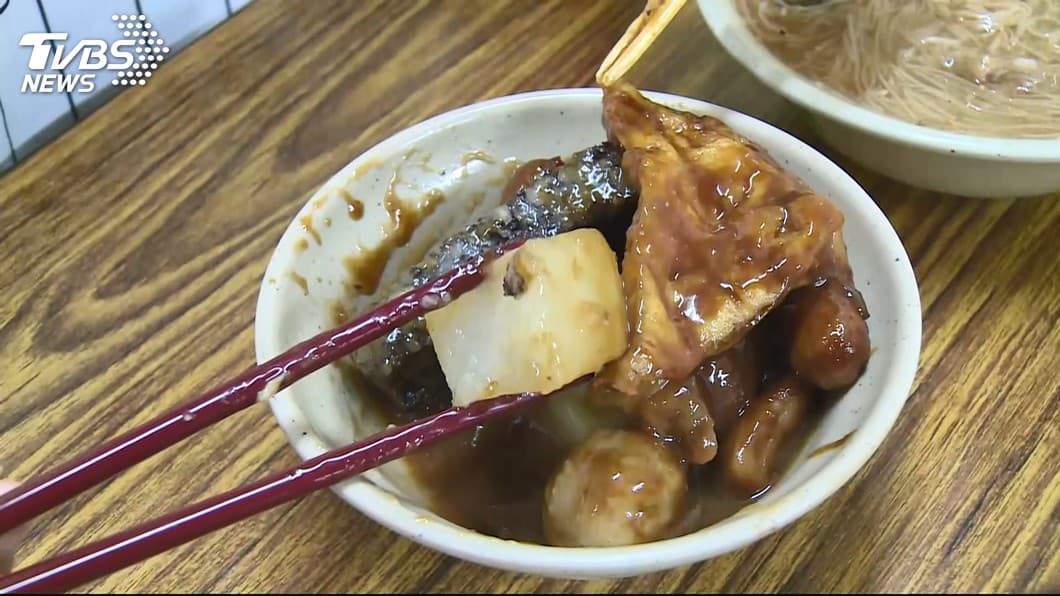 桃園人排隊也要吃傳統早餐這2家:日賣600碗麵線加甜不辣、6點就排隊超大塊肉羹麵 桃園人排隊也要吃傳統早餐這2家:日賣600碗麵線加甜不辣、6點就排隊超大塊肉羹麵