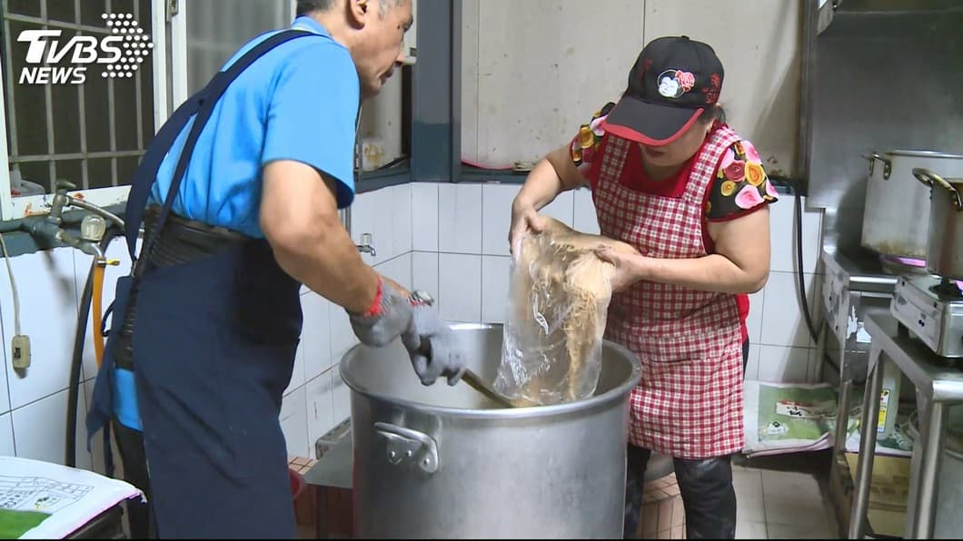桃園人排隊也要吃傳統早餐這2家:日賣600碗麵線加甜不辣、6點就排隊超大塊肉羹麵 桃園人排隊也要吃傳統早餐這2家:日賣600碗麵線加甜不辣、6點就排隊超大塊肉羹麵
