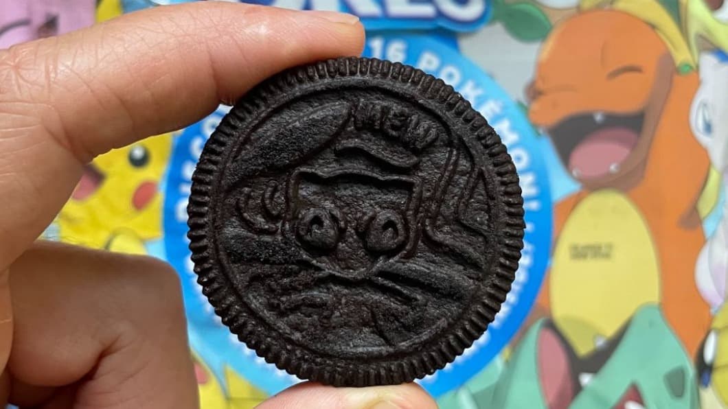 1塊要價69萬!「寶可夢OREO」16款造型太Q,皮卡丘、夢幻等你來收服 寶可夢限定版OREO在美國開賣,價格被炒翻天。(圖/翻攝自推特) 天價餅乾!1塊台幣69萬 寶可夢OREO全美開賣玩家瘋搶