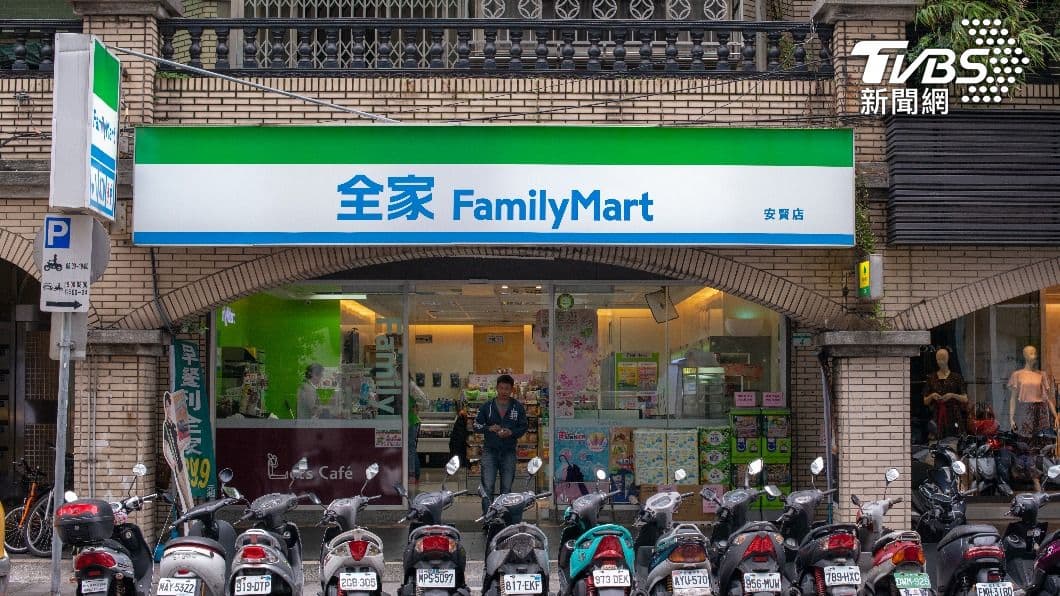 全家發票爽中1000萬。(示意圖,非當事店家/shutterstock達志影像) 全家發票,統一發票,統一發票號碼,全家千萬發票,千萬發票,發票千萬,發票中獎,發票中獎號碼,統一發票中獎號碼