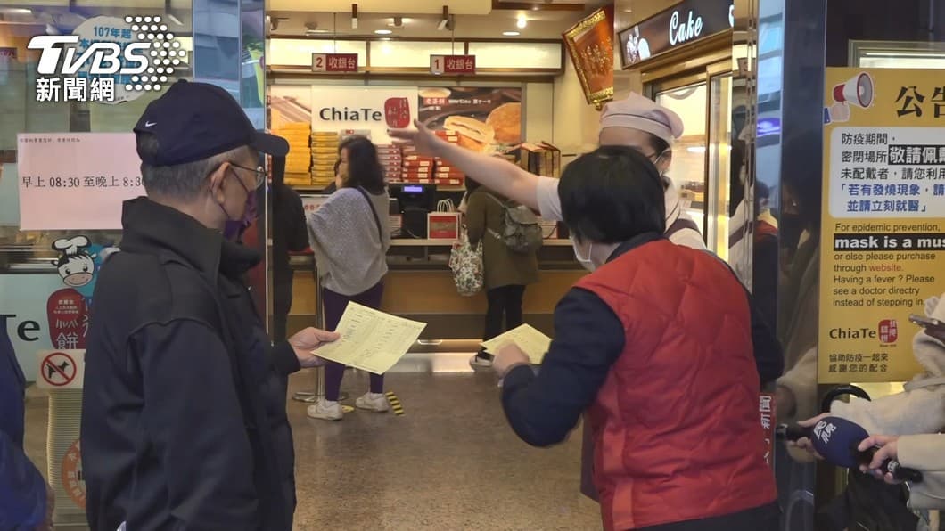 去佳德別只搶鳳梨酥!內行推門市限定「1商品」完勝全店,入口鹹甜香超厲害 佳德鳳梨酥近來聲量大漲。(圖/TVBS) 「佳德鳳梨酥」怎突然爆紅? 幕後推手竟是超大咖的他