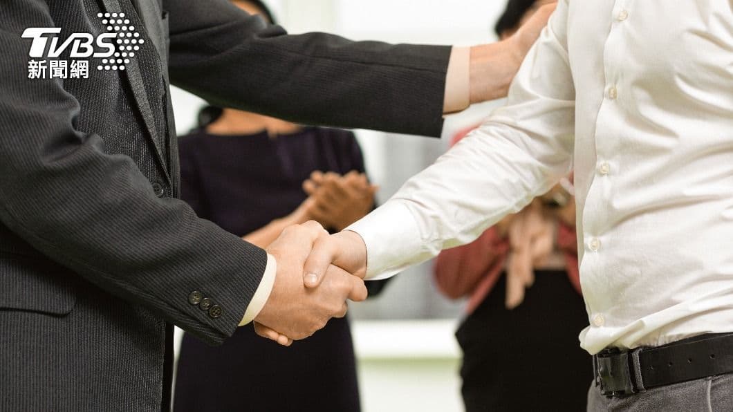 4生肖在中年遇到危機時能受貴人幫助。(示意圖/shutterstock達志影像) 4生肖在中年遇到危機時能受貴人幫助。(示意圖/shutterstock達志影像)
