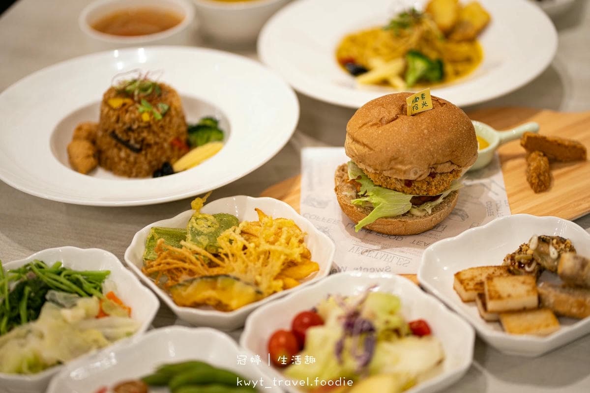 蔬食者必收!台中5家素食吃到飽:百坪自助吧、迴轉火車送菜、239元起 蔬食者必收!台中5家素食吃到飽:百坪自助吧、迴轉火車送菜、239元起