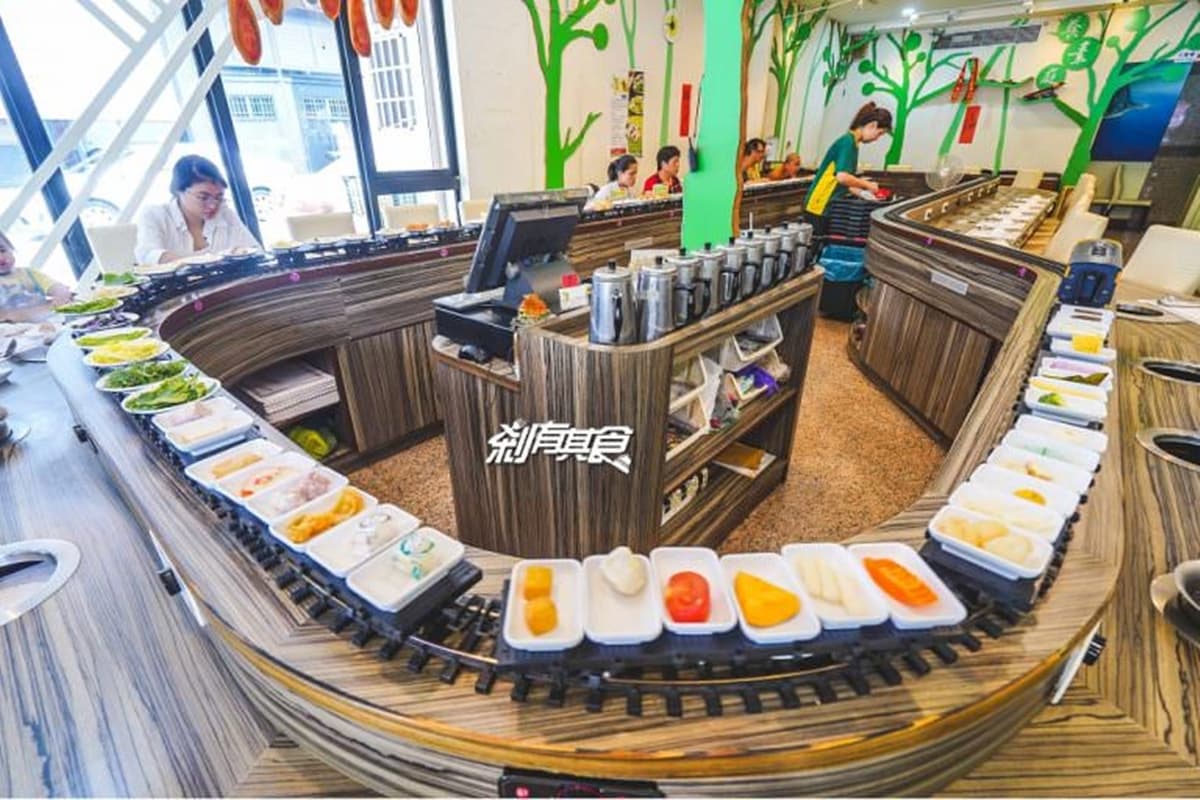 蔬食者必收!台中5家素食吃到飽:百坪自助吧、迴轉火車送菜、239元起 蔬食者必收!台中5家素食吃到飽:百坪自助吧、迴轉火車送菜、239元起