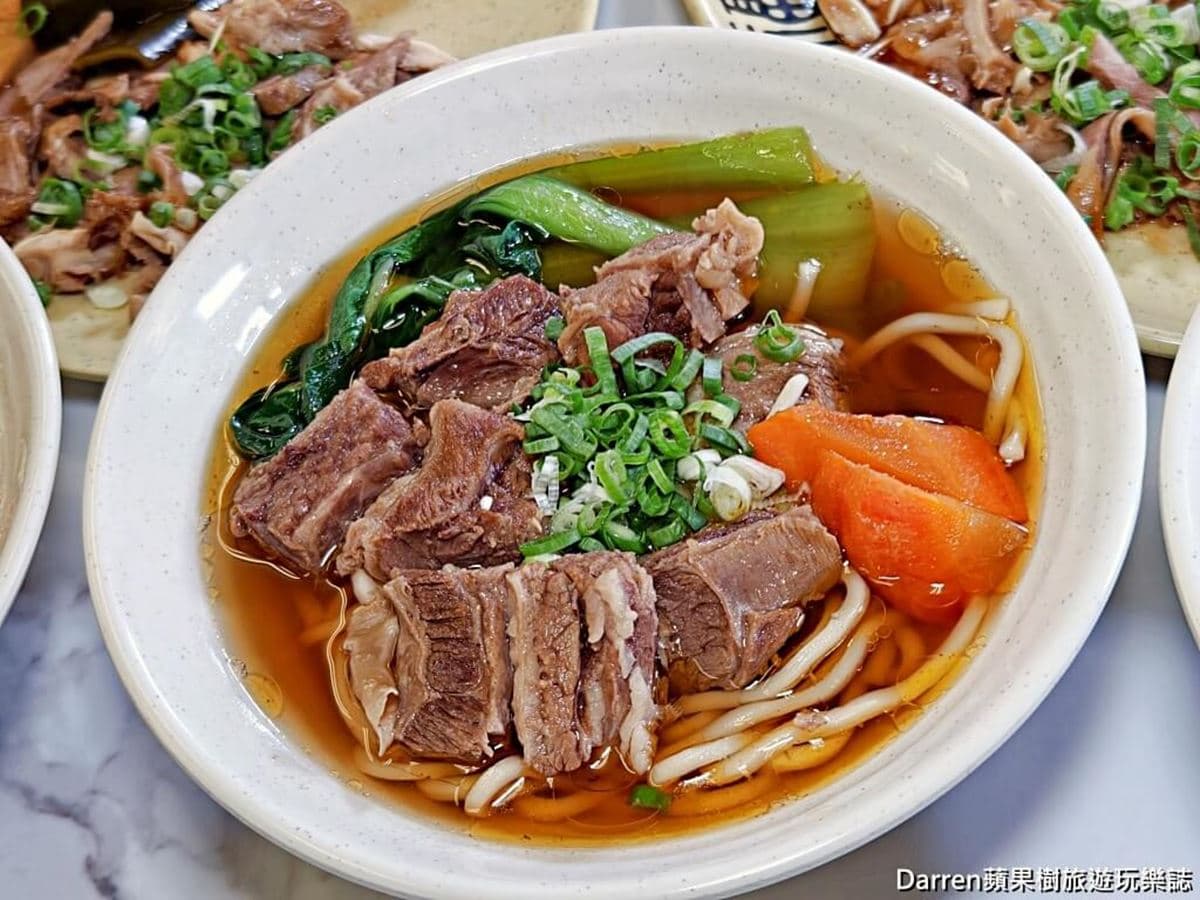 開店2年半獲必比登肯定!新竹城隍廟「人氣牛肉麵」濃郁入味,必夾靈魂滷味 開店2年半獲必比登肯定!新竹城隍廟「人氣牛肉麵」濃郁入味,必夾靈魂滷味