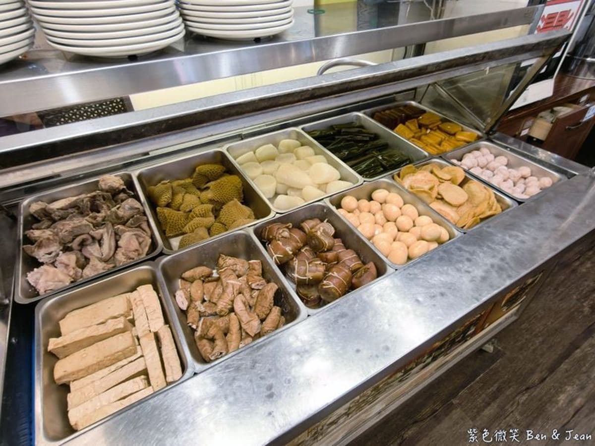 開店2年半獲必比登肯定!新竹城隍廟「人氣牛肉麵」濃郁入味,必夾靈魂滷味 開店2年半獲必比登肯定!新竹城隍廟「人氣牛肉麵」濃郁入味,必夾靈魂滷味