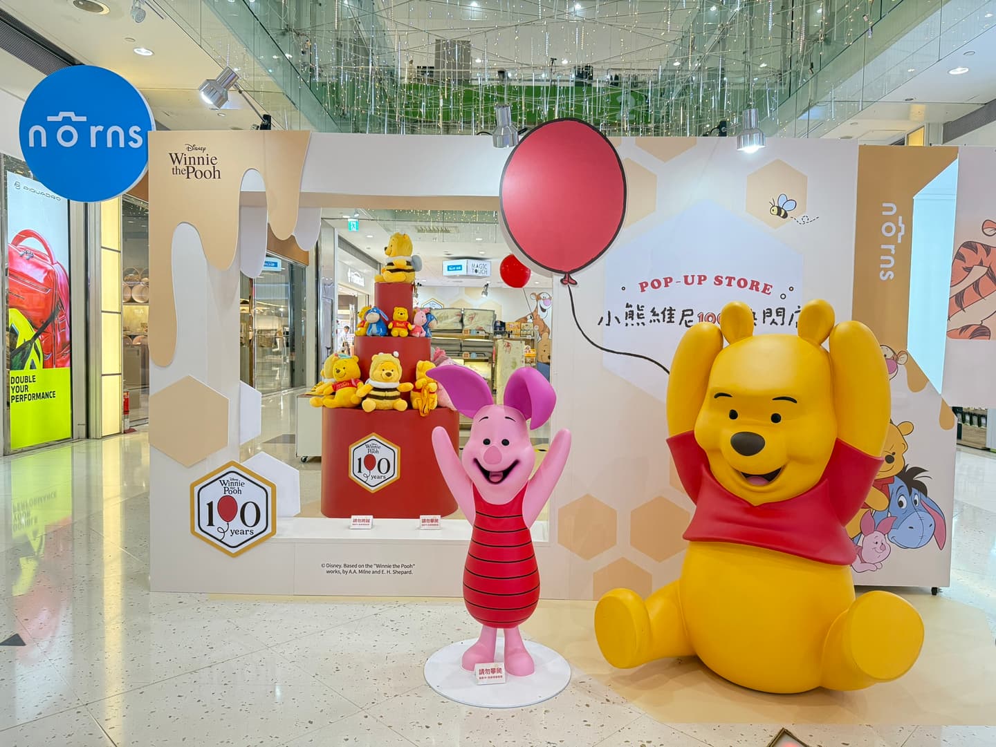 小熊維尼快閃店進駐高雄!拍貼機必玩、打卡送透明小卡,3大百貨滿額贈周邊 小熊維尼快閃店進駐高雄!拍貼機必玩、打卡送透明小卡,3大百貨滿額贈周邊