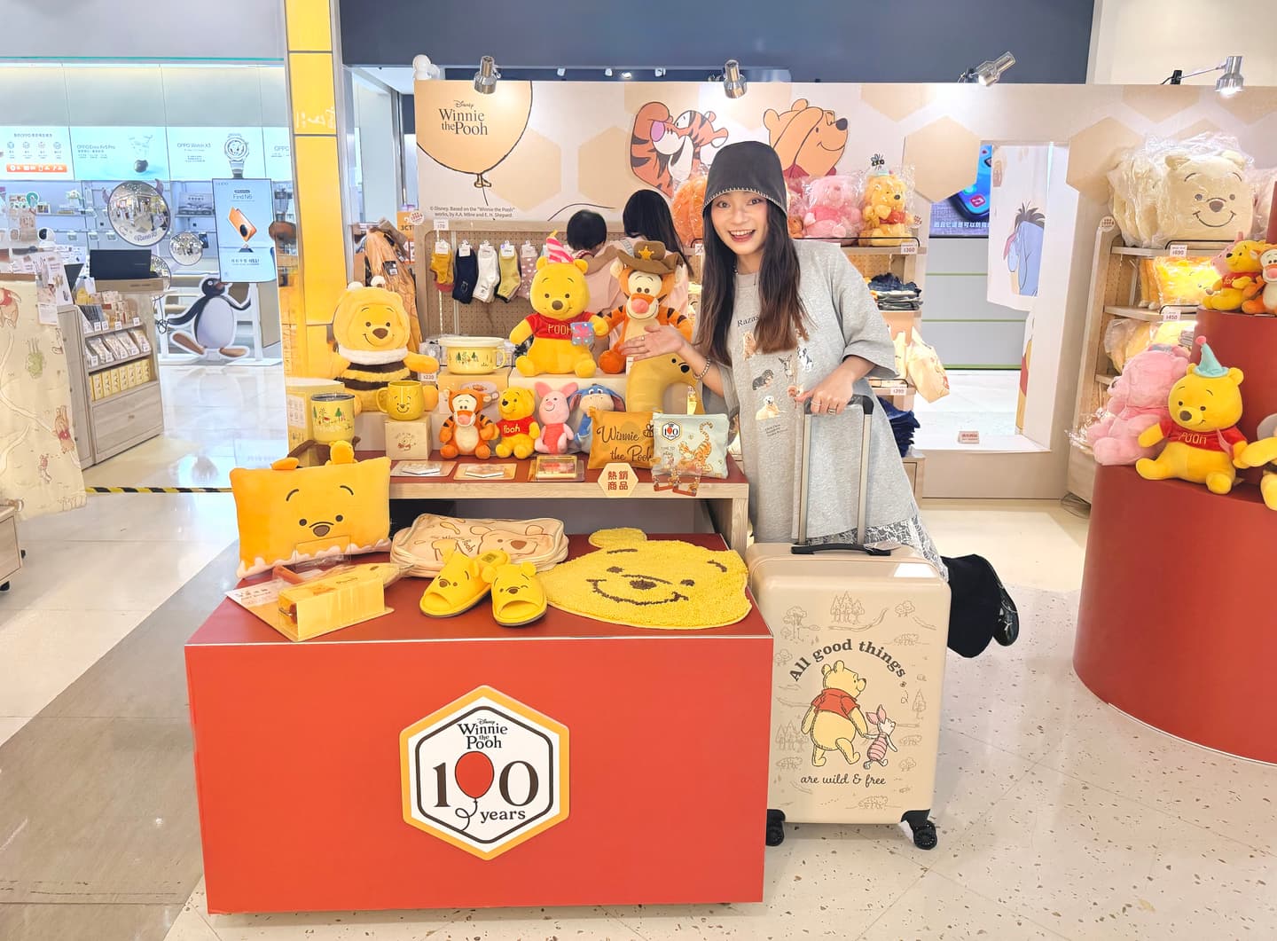 小熊維尼快閃店進駐高雄!拍貼機必玩、打卡送透明小卡,3大百貨滿額贈周邊 小熊維尼快閃店進駐高雄!拍貼機必玩、打卡送透明小卡,3大百貨滿額贈周邊