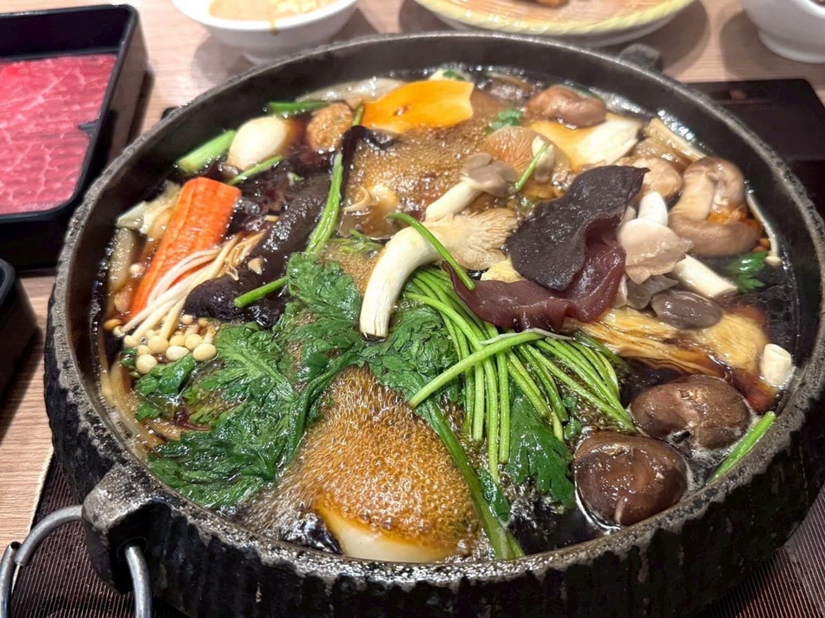 488元火鍋+炸雞吃到飽!4.7星「壽喜燒名店」現切牛肉海鮮、自助吧暢吃 488元火鍋+炸雞吃到飽!4.7星「壽喜燒名店」現切牛肉海鮮、自助吧暢吃
