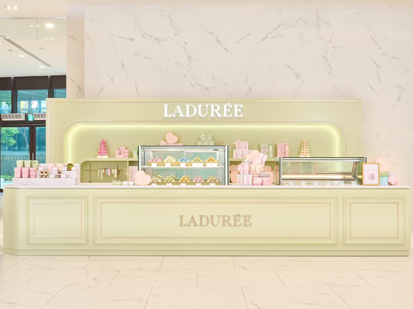 台灣茶香征服巴黎!LADURÉE「金萱聖多諾黑」台北限量開賣,台中也有快閃店 台灣茶香征服巴黎!LADURÉE「金萱聖多諾黑」台北限量開賣,台中也有快閃店