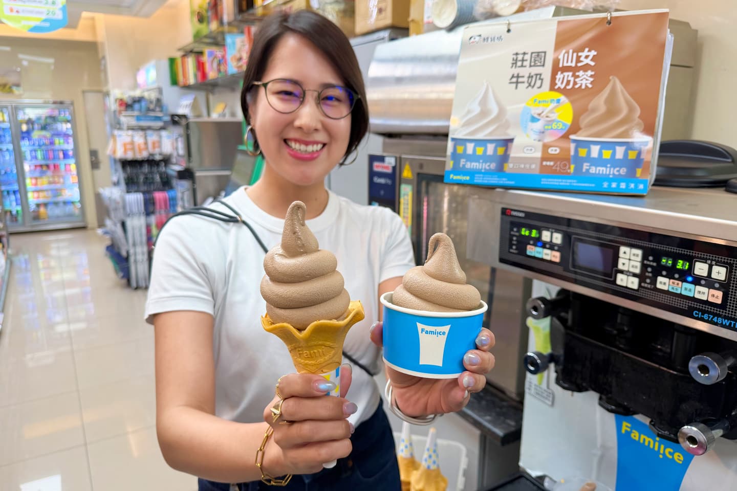 全家最新「仙女奶茶霜淇淋」限時6折!10元加購巫婆手指,OREO貓頭套必收 全家最新「仙女奶茶霜淇淋」限時6折!10元加購巫婆手指,OREO貓頭套必收