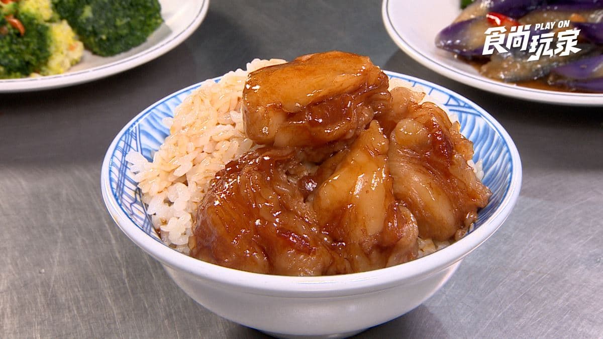 市場低調「超嫩爌肉飯」!必吃「愈嚼愈香腳筋飯」,世界級總鋪師也說讚 市場低調「超嫩爌肉飯」!必吃「愈嚼愈香腳筋飯」,世界級總鋪師也說讚