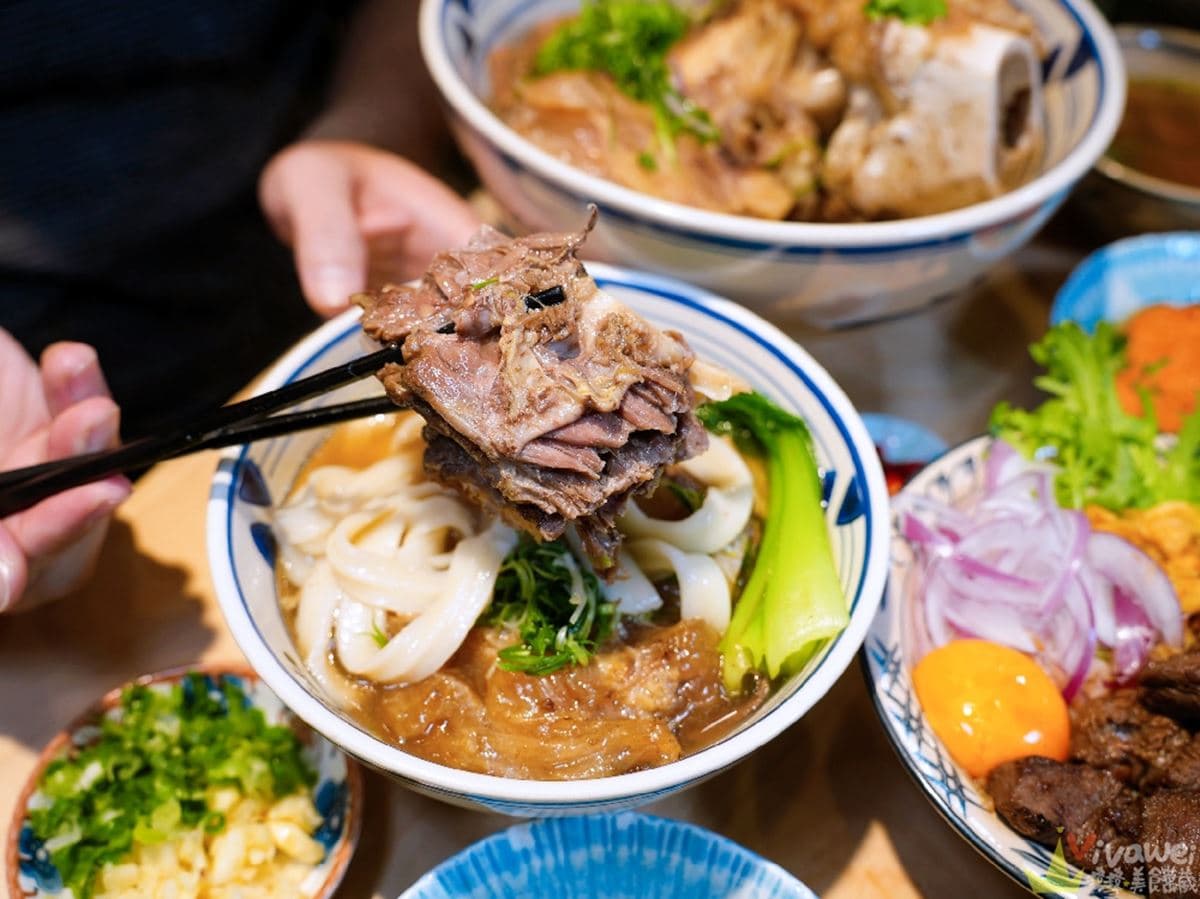 網推超強清燉牛肉麵!桃園「排隊牛肉麵」破萬則好評,巨無霸牛大骨晚來吃不到 網推超強清燉牛肉麵!桃園「排隊牛肉麵」破萬則好評,巨無霸牛大骨晚來吃不到