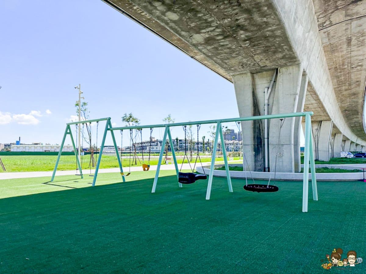 高雄全新景點!全台唯一「高鐵主題公園」嗨玩溜滑梯,周邊順遊漫畫彩繪巷 高雄全新景點!全台唯一「高鐵主題公園」嗨玩溜滑梯,周邊順遊漫畫彩繪巷