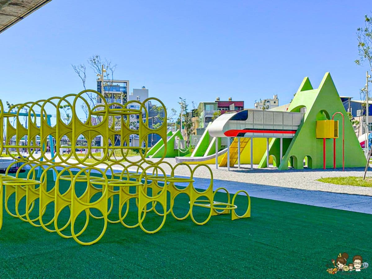 高雄全新景點!全台唯一「高鐵主題公園」嗨玩溜滑梯,周邊順遊漫畫彩繪巷 高雄全新景點!全台唯一「高鐵主題公園」嗨玩溜滑梯,周邊順遊漫畫彩繪巷