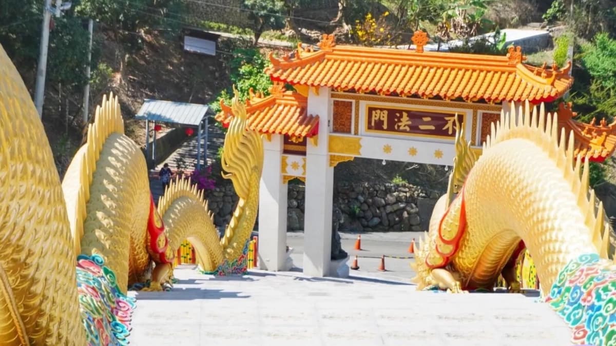 全台8大特色廟宇懶人包!80米黃金雙龍盤旋山林、海底龍宮、台版青瓦台一次收 全台8大特色廟宇懶人包!80米黃金雙龍盤旋山林、海底龍宮、台版青瓦台一次收