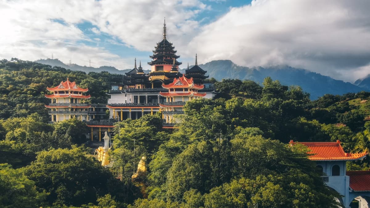 全台8大特色廟宇懶人包!80米黃金雙龍盤旋山林、海底龍宮、台版青瓦台一次收 全台8大特色廟宇懶人包!80米黃金雙龍盤旋山林、海底龍宮、台版青瓦台一次收