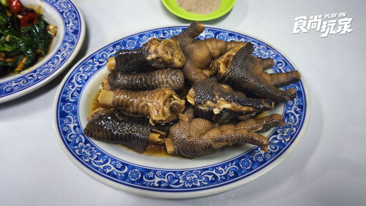台中近40年燒酒雞老店!人氣「暖胃雞湯」營業到深夜,口味超過10種太欠吃 台中近40年燒酒雞老店!人氣「暖胃雞湯」營業到深夜,口味超過10種太欠吃