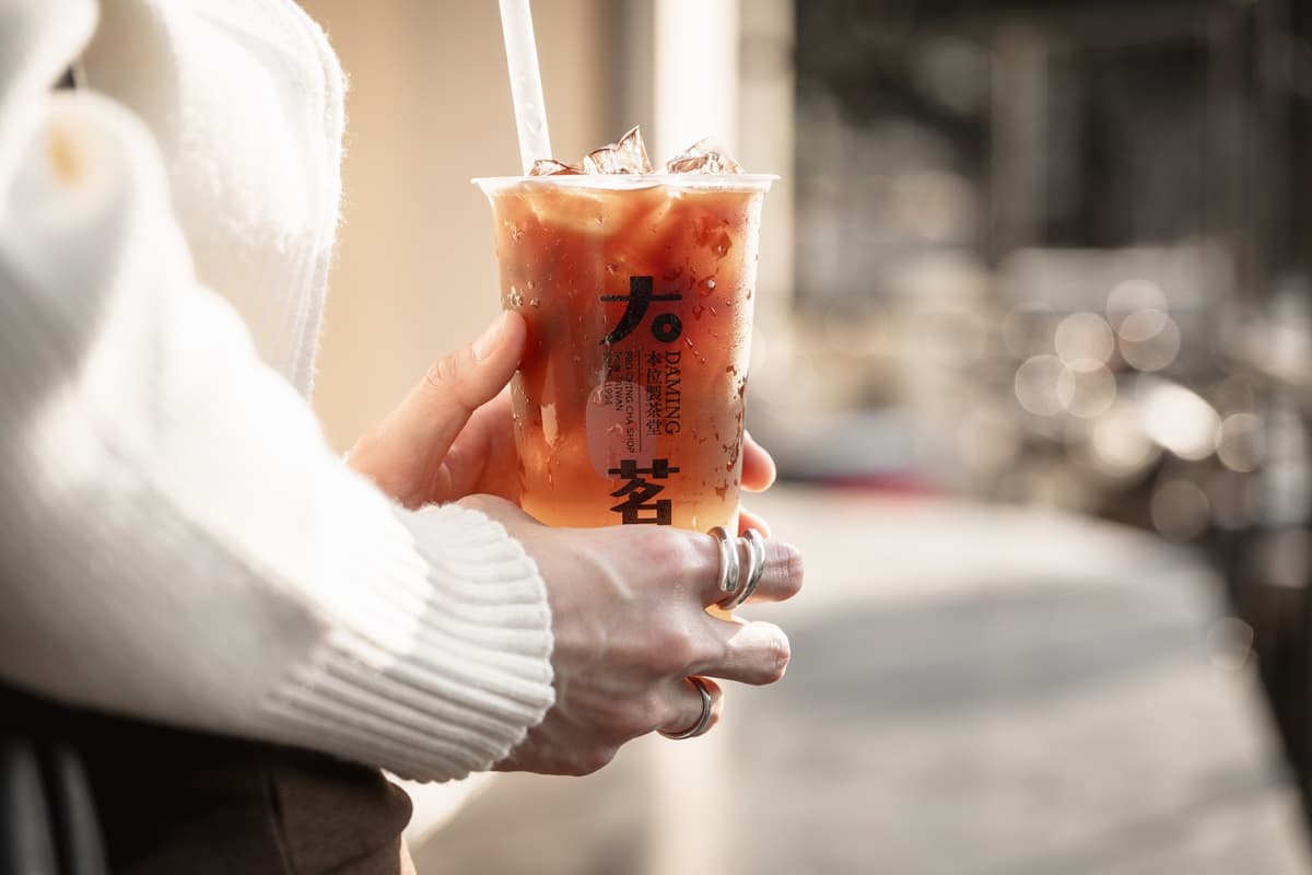 大茗推「榴槤冰淇淋手搖飲」!2款萬聖飲限定喝,榴槤奶茶、紅玉紅茶來挑戰 大茗推「榴槤冰淇淋手搖飲」!2款萬聖飲限定喝,榴槤奶茶、紅玉紅茶來挑戰