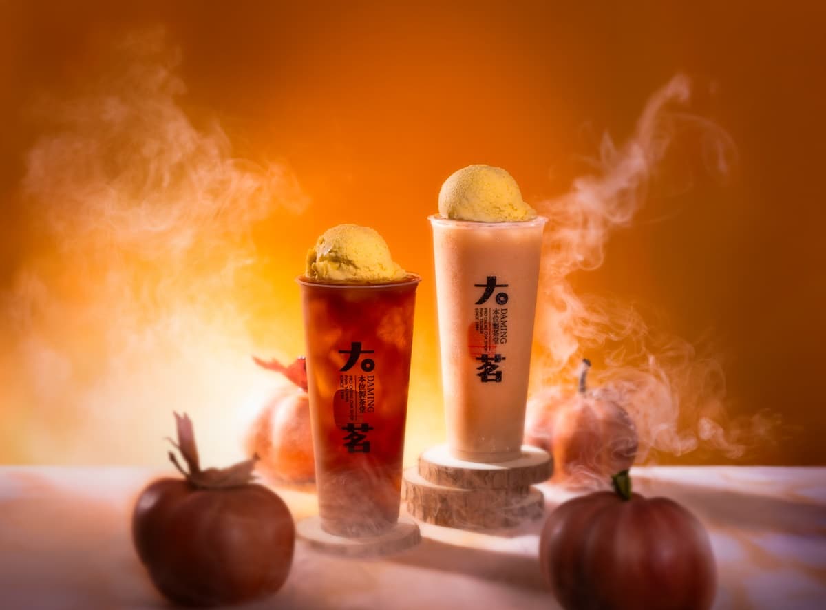 大茗推「榴槤冰淇淋手搖飲」!2款萬聖飲限定喝,榴槤奶茶、紅玉紅茶來挑戰 大茗推「榴槤冰淇淋手搖飲」!2款萬聖飲限定喝,榴槤奶茶、紅玉紅茶來挑戰