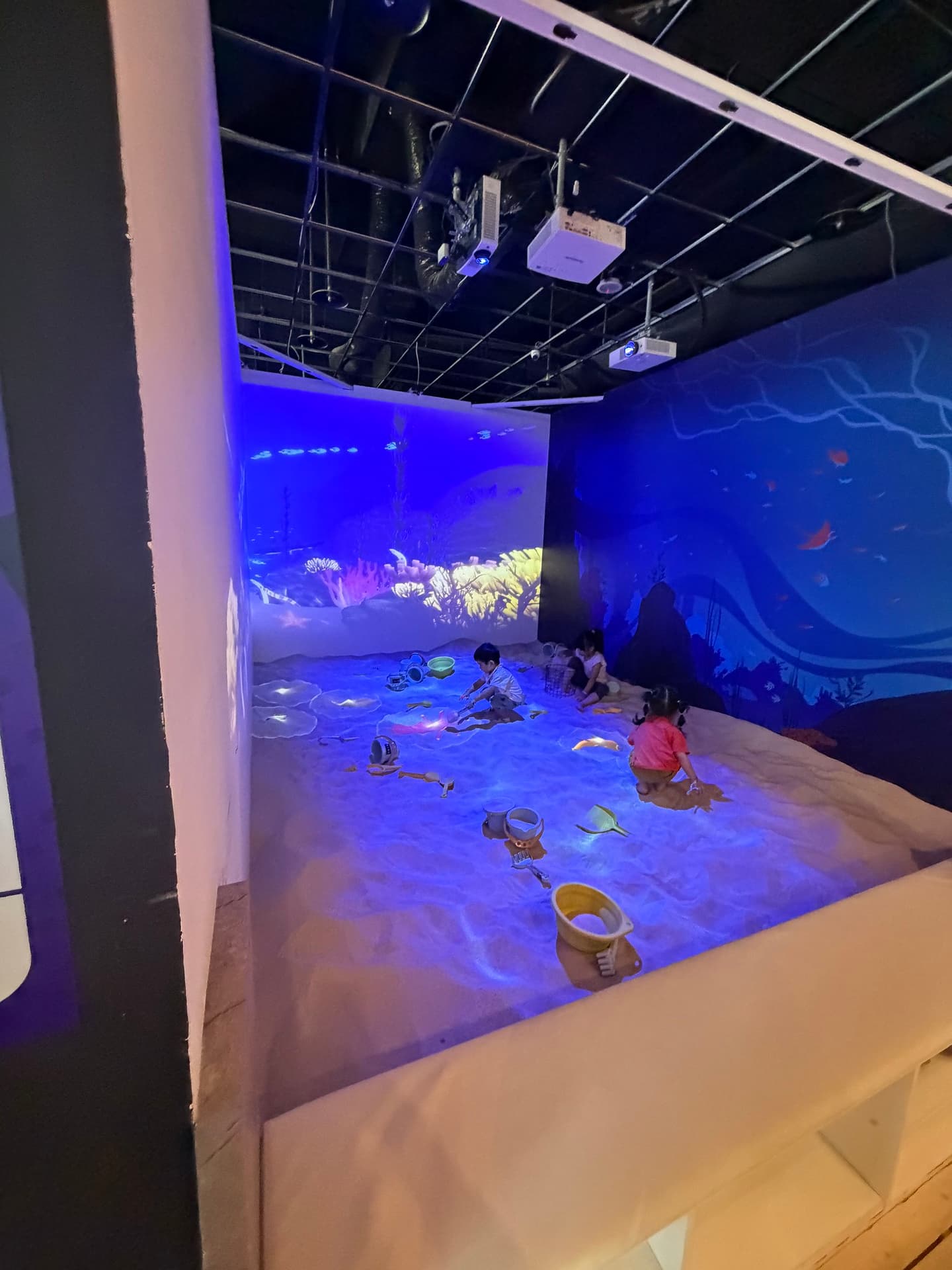 是餐廳也是遊樂園!台北最新親子空間推薦、低消120元起,沙坑、挖土機必玩 是餐廳也是遊樂園!台北最新親子空間推薦、低消120元起,沙坑、挖土機必玩