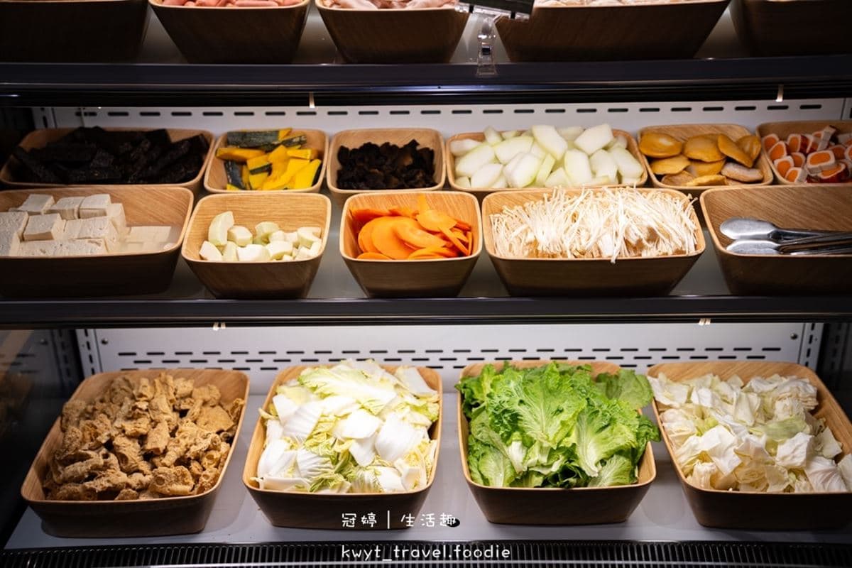 板橋超狂「泰式吃到飽」!50道料理「火山排骨、牛排」無限吃,299元泰啤暢飲 板橋超狂「泰式吃到飽」!50道料理「火山排骨、牛排」無限吃,299元泰啤暢飲