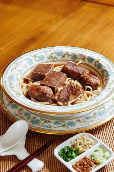 5家最狂創意牛肉麵! 一碗賣一萬元憑什麼? 5家最狂創意牛肉麵! 一碗賣一萬元憑什麼?
